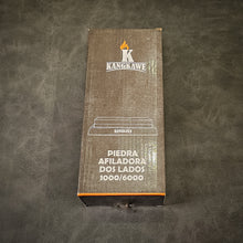 Cargar imagen en el visor de la galería, PIEDRA AFILAR + BASE DE MADERA KANGKAWE