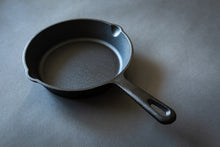 Cargar imagen en el visor de la galería, PACK FIERRO FUNDIDO Mr.W (1 Wok + 2 Sartenes)