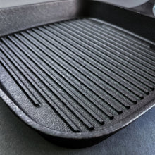 Cargar imagen en el visor de la galería, SARTEN GRILL CUADRADO FIERRO FUNDIDO Mr.W