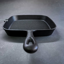 Cargar imagen en el visor de la galería, SARTEN GRILL CUADRADO FIERRO FUNDIDO Mr.W