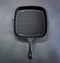 Cargar imagen en el visor de la galería, SARTEN GRILL CUADRADO FIERRO FUNDIDO Mr.W