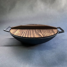 Cargar imagen en el visor de la galería, WOK FIERRO FUNDIDO + TAPA MADERA Mr.W