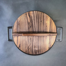 Cargar imagen en el visor de la galería, WOK FIERRO FUNDIDO + TAPA MADERA Mr.W