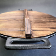 Cargar imagen en el visor de la galería, WOK FIERRO FUNDIDO + TAPA MADERA Mr.W